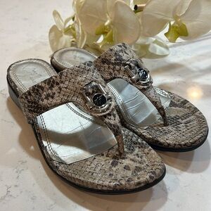 Marc Fisher Arock Animal Print Patent Leather Flip Flop Thong Wedges Size 7